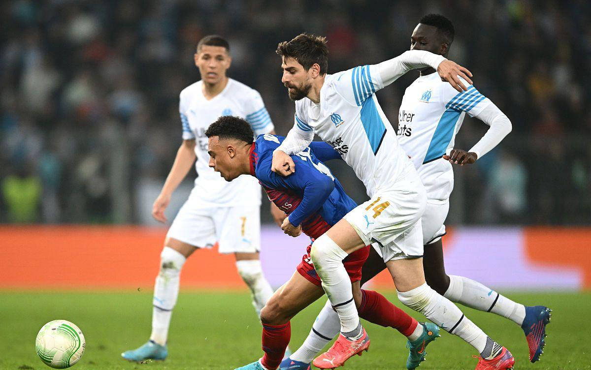 马赛近期表现强劲,利物浦平局频繁引关注